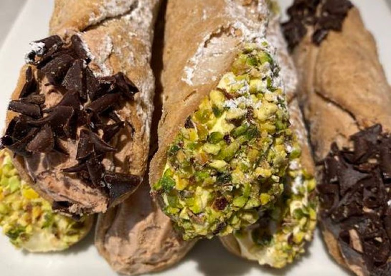 4 Cannoli (Assorted)