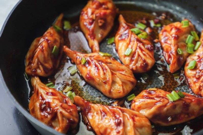 Szechuan Vegetable Momos (Fried)