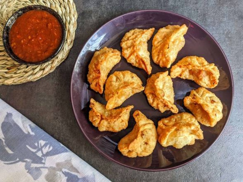 Classic Chicken Momos (Fried)